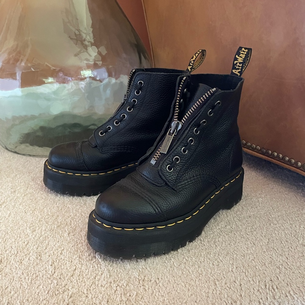 Basically New! Dr. Marten Sinclair Boot